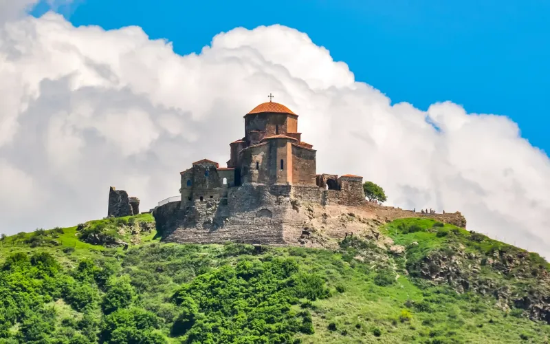 Древние церкви, город в скалах и грузинская кухня