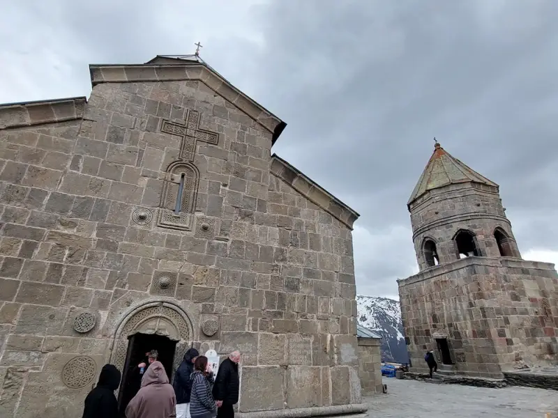Казбеги: увидеть красоту Кавказских гор своими глазами