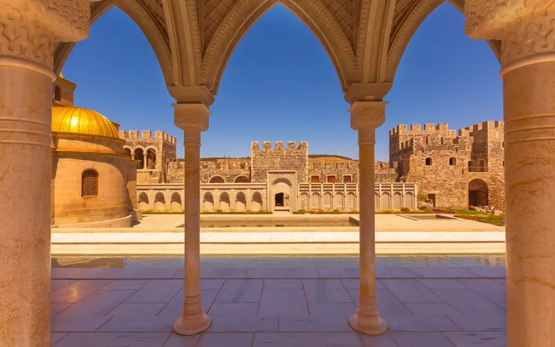 Такая разная Грузия: Боржоми, крепость Рабат и пещерный город Вардзия