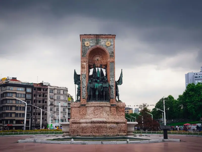 Туда, где бьётся сердце города! Прогулка по центру Стамбула
