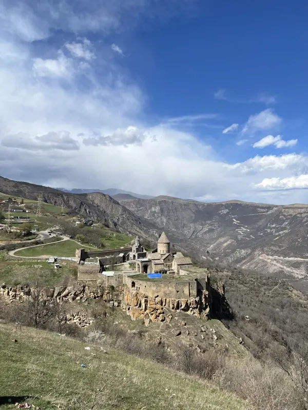 Из Еревана — в монастырь Татев: традиции средневековой Армении