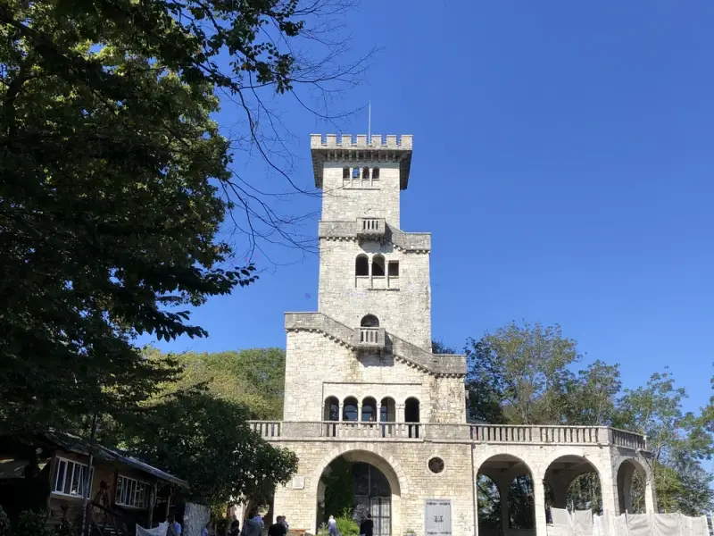 Красота и легенды близлежащих гор