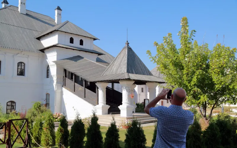 Остров-град Свияжск, Храм всех религий и Раифский монастырь