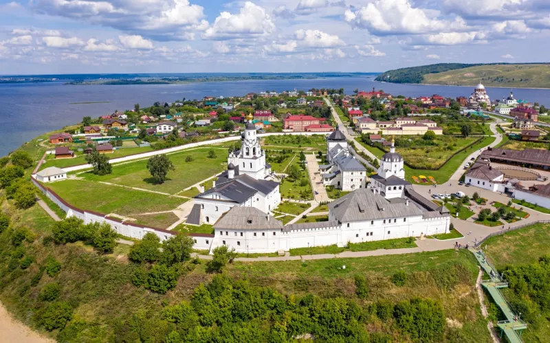 Свияжск, Храм всех религий и Верхний Услон