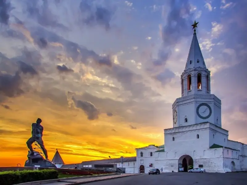 Казанский кремль в вечерних огнях