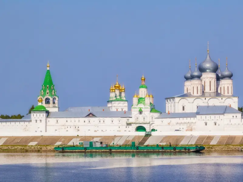 Из Нижнего Новгорода — в Макарьевский монастырь