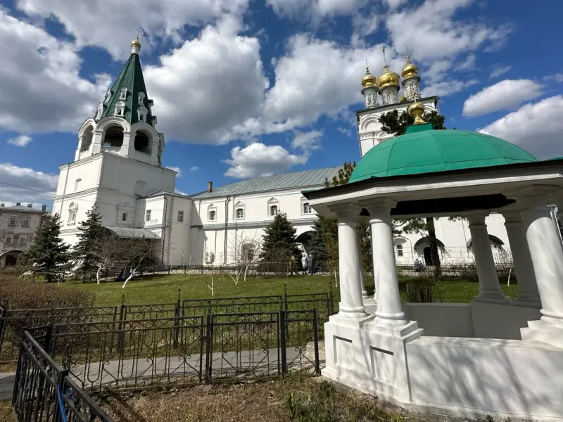 Макарьевский монастырь и Сергиевская слобода из Нижнего Новгорода
