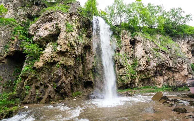 Из Кисловодска — к «водопадам, что пахнут медом»!