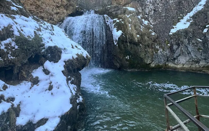 3 в 1 из Кисловодска: гора Кольцо + Медовые водопады + термальные источники