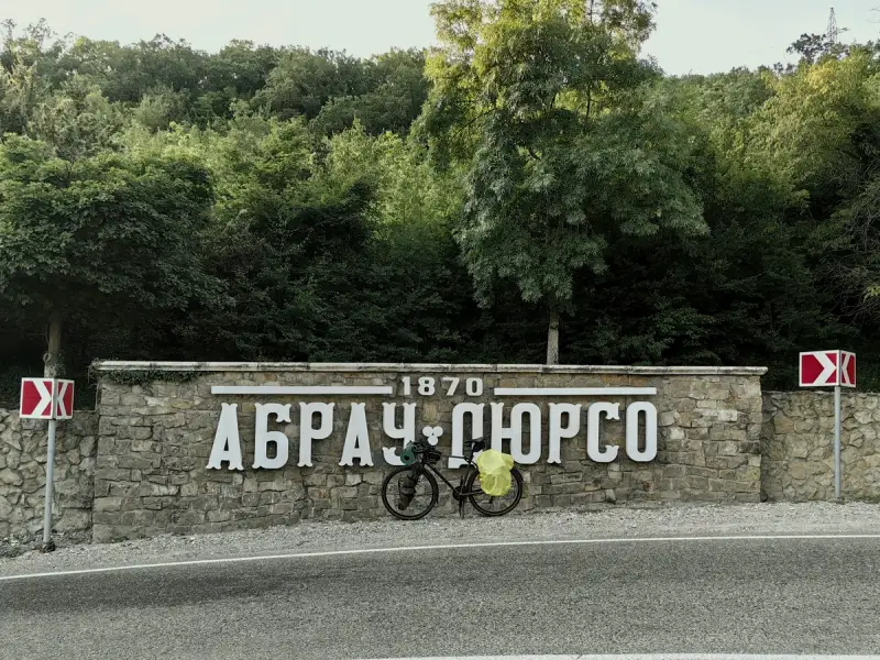 Тайны озера Абрау: от легенд до виноградных террас